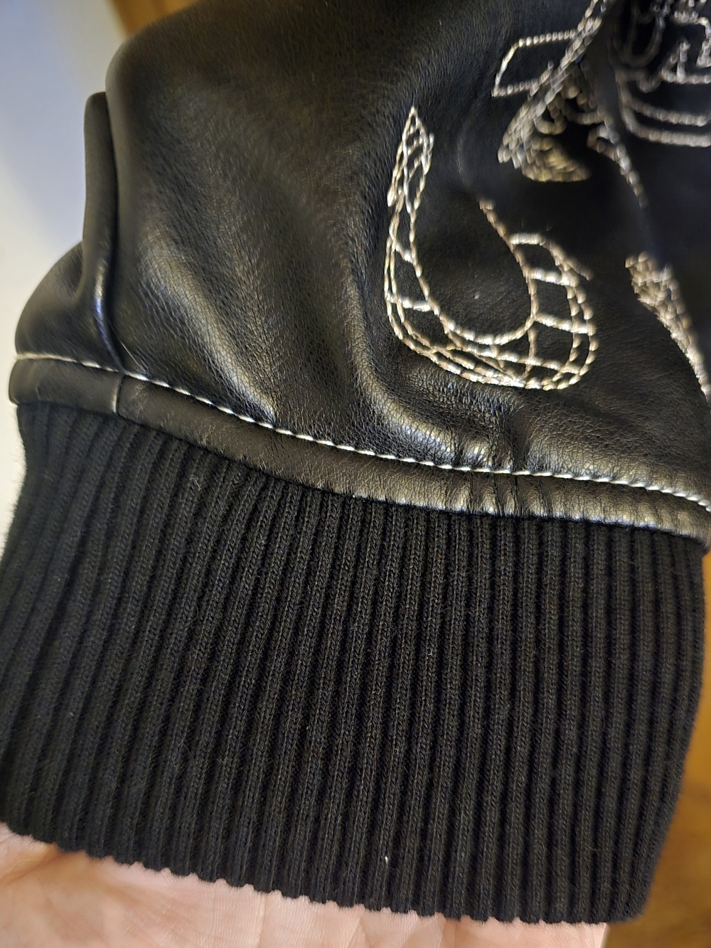 True Religion - Embroidered Black Graphic Bomber Jacket - Women's Size Large. - Picture 6 of 6
